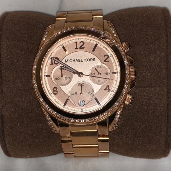 Michael Kors Watch Rose Gold - Picture 2 of 5
